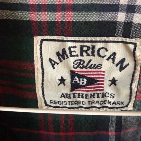 A man’s button down shirt 👔 - Picture 2 of 4